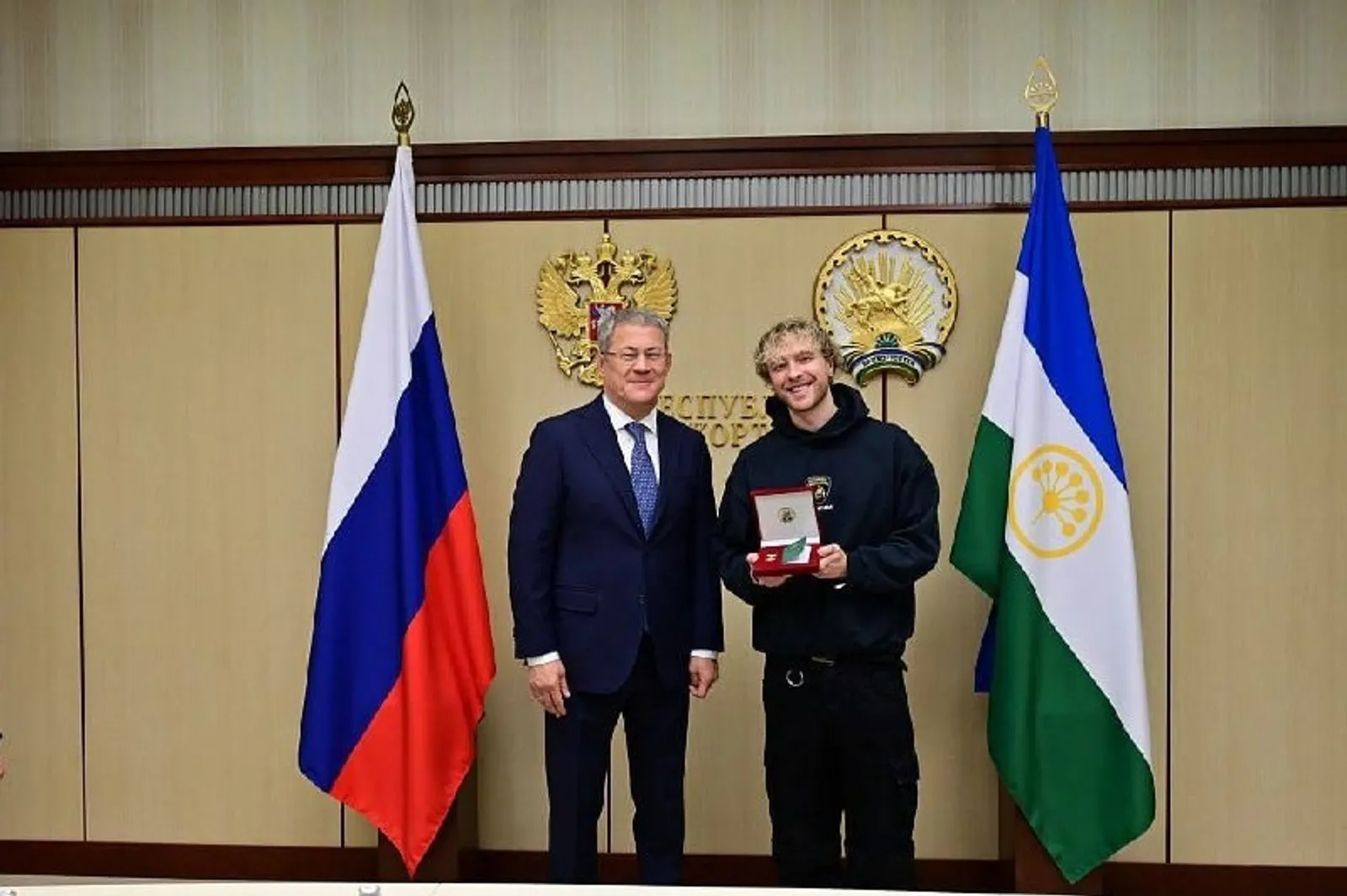 Радий Хабиров подарил Егору Криду башкирский малахай