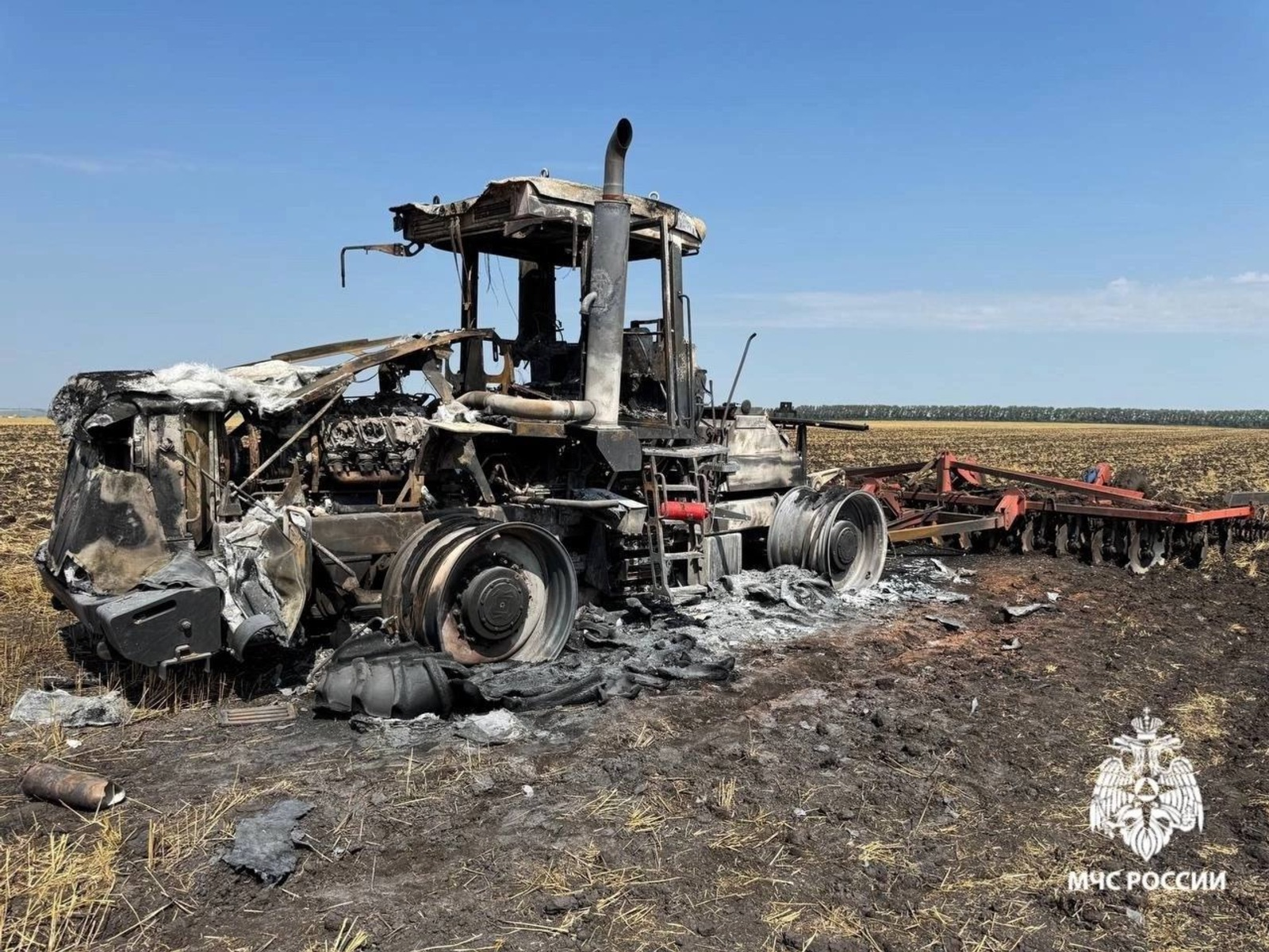 В Башкирии произошло возгорание трактора во время работы