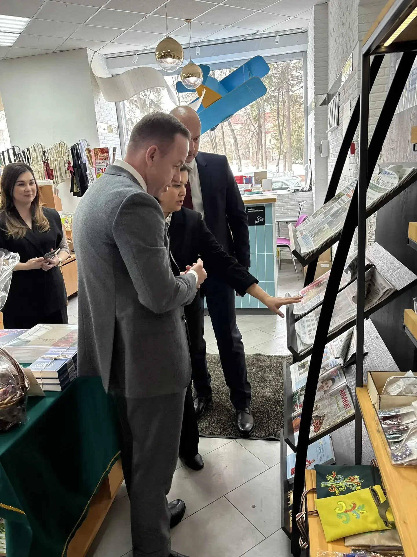 Зампред Правительства Челябинской области посетил магазин "Китап"