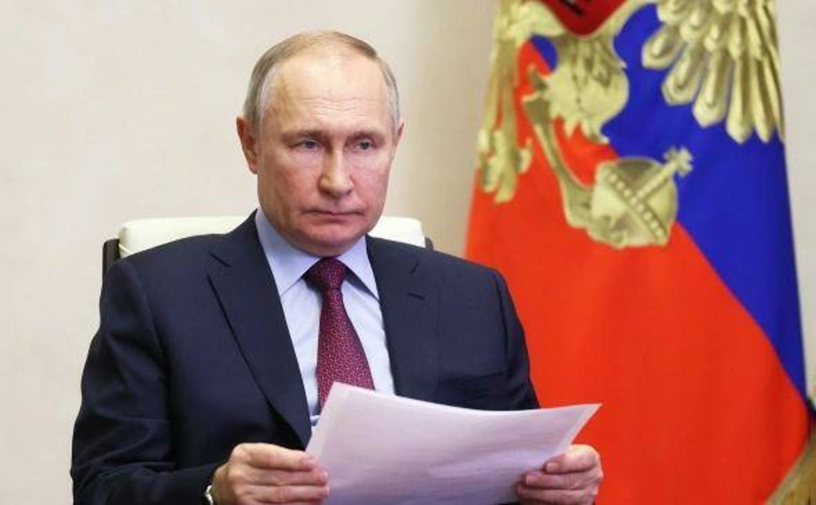 Путин призвал пресечь попытки раскола общества