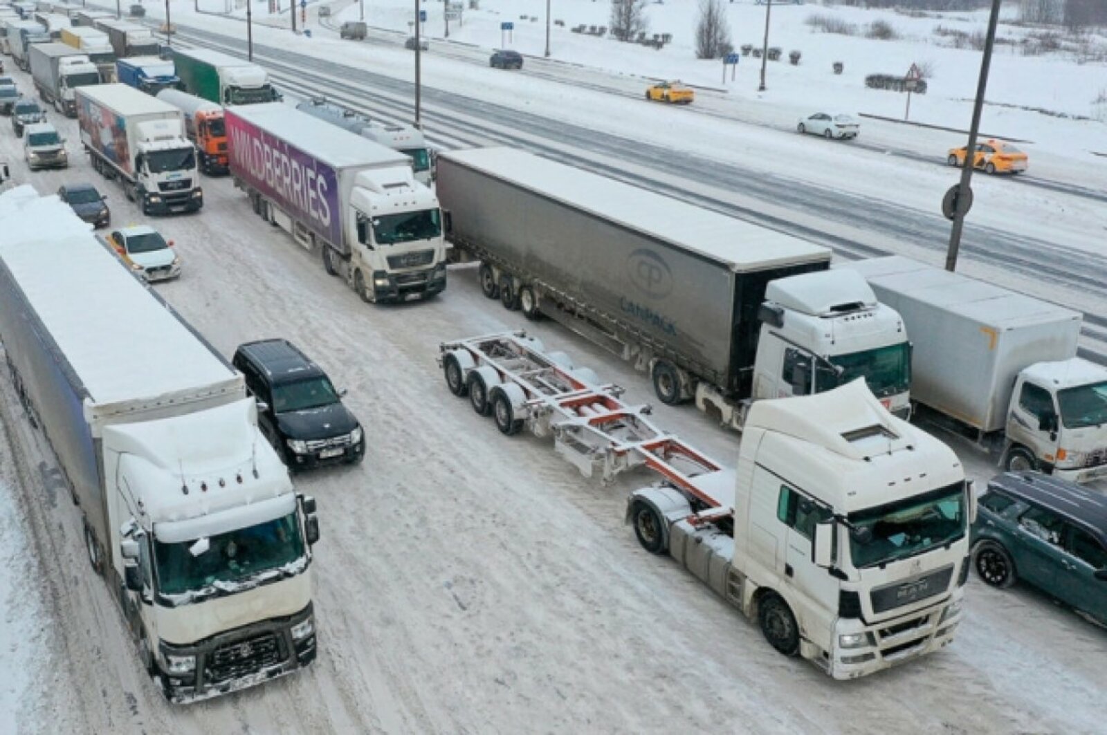 На трассах Башкирии ограничат движение грузового транспорта