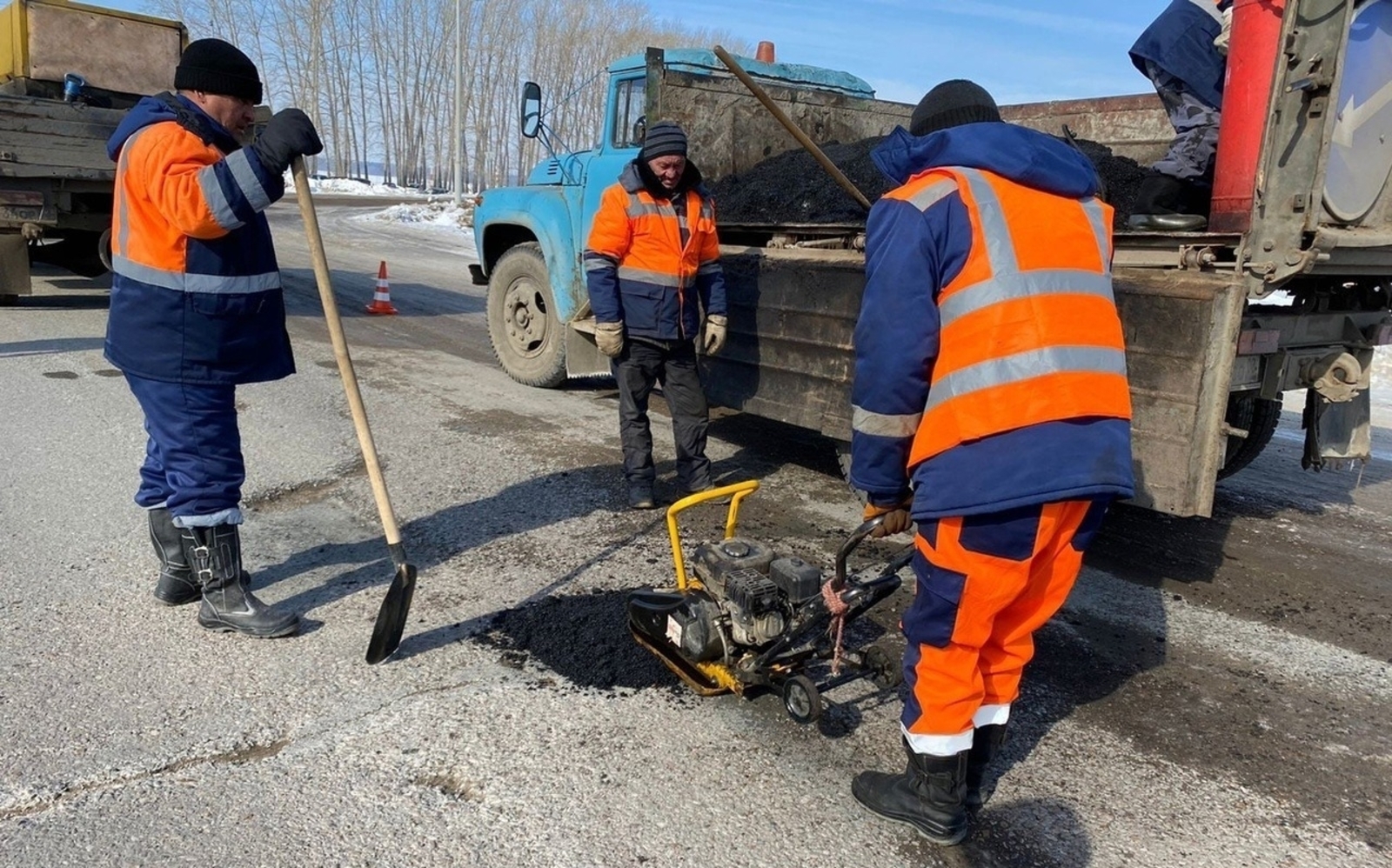 Глава Башкирии поручил приступить к ямочному ремонту