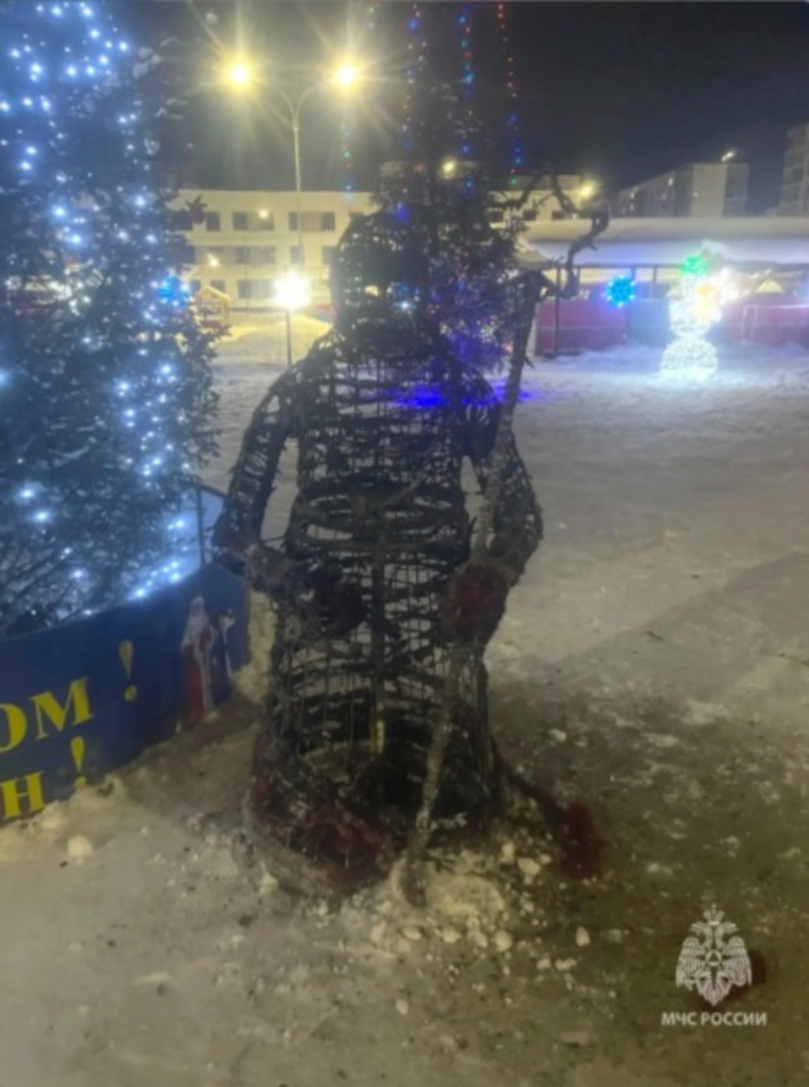 В Башкирии от фейерверка загорелась фигура Деда Мороза