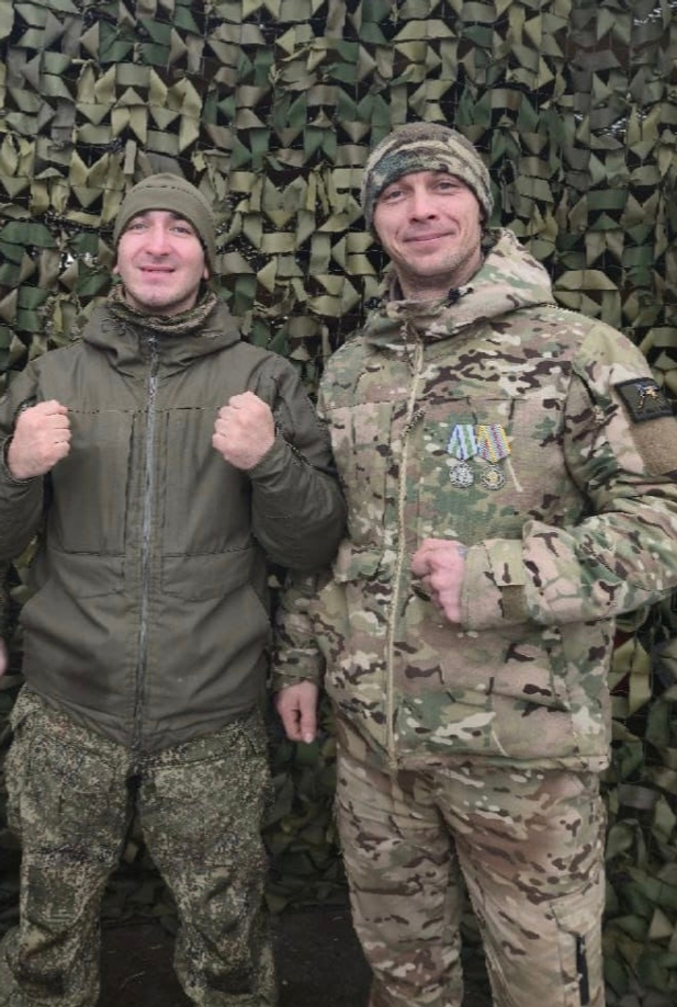 Служат два товарища