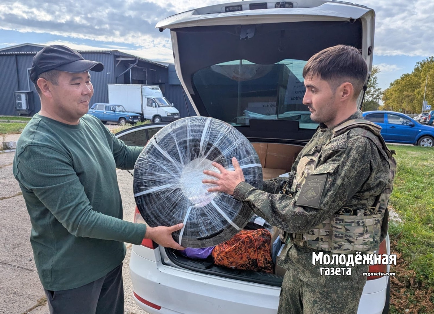Журналисты из Башкирии передали посылки бойцам-землякам в Запорожской области