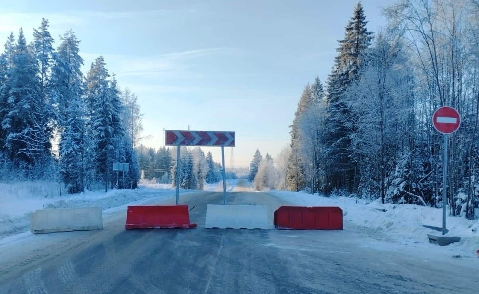 В Белебеевском районе на нескольких участках дорог закрыли движение транспорта