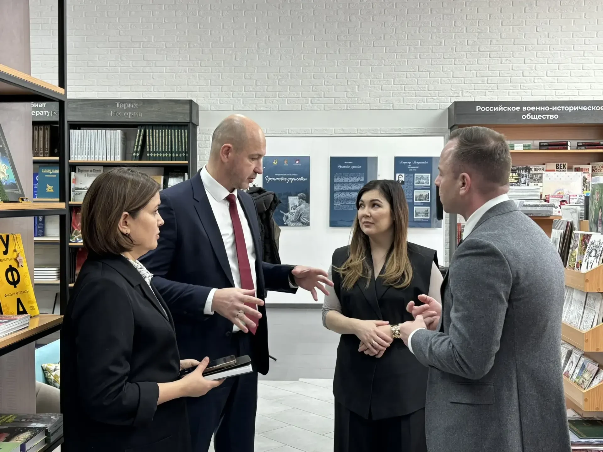 Зампред Правительства Челябинской области посетил магазин "Китап"