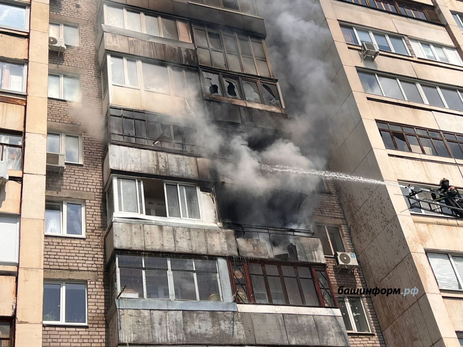 В одном из многоквартирных домов в Башкирии произошёл крупный пожар