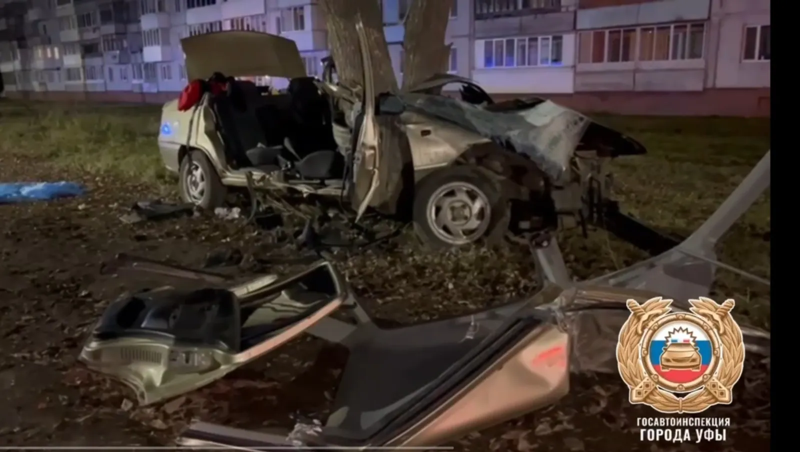 В Башкирии юный водитель легкового автомобиля врезался в дерево