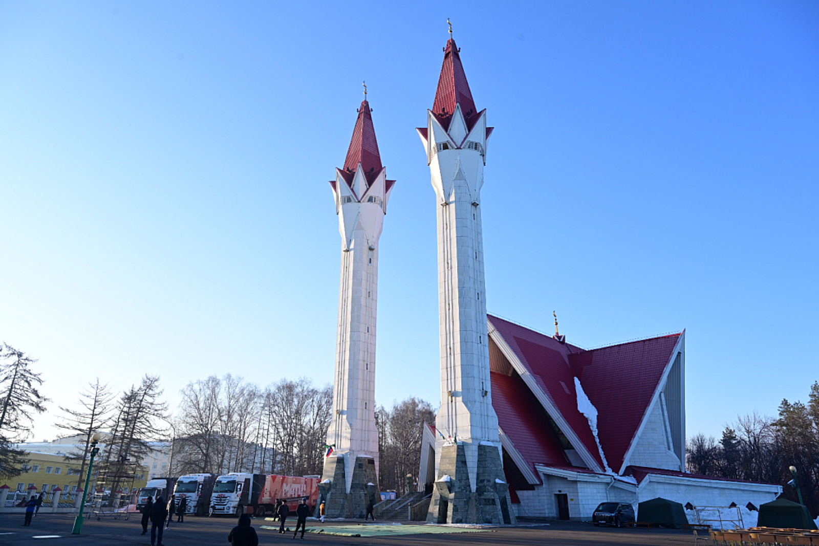 Радий Хабиров принял участие в коллективном намазе в честь Ураза-байрам