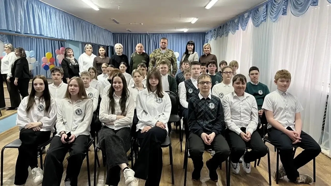 Диалог молодёжи с героем СВО