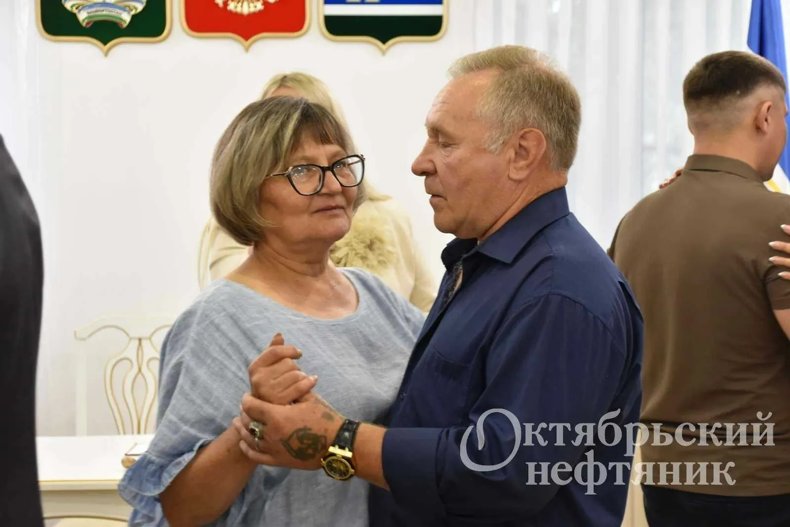 Ветеран СВО из Октябрьского отметил с супругой бумажную свадьбу на фестивале