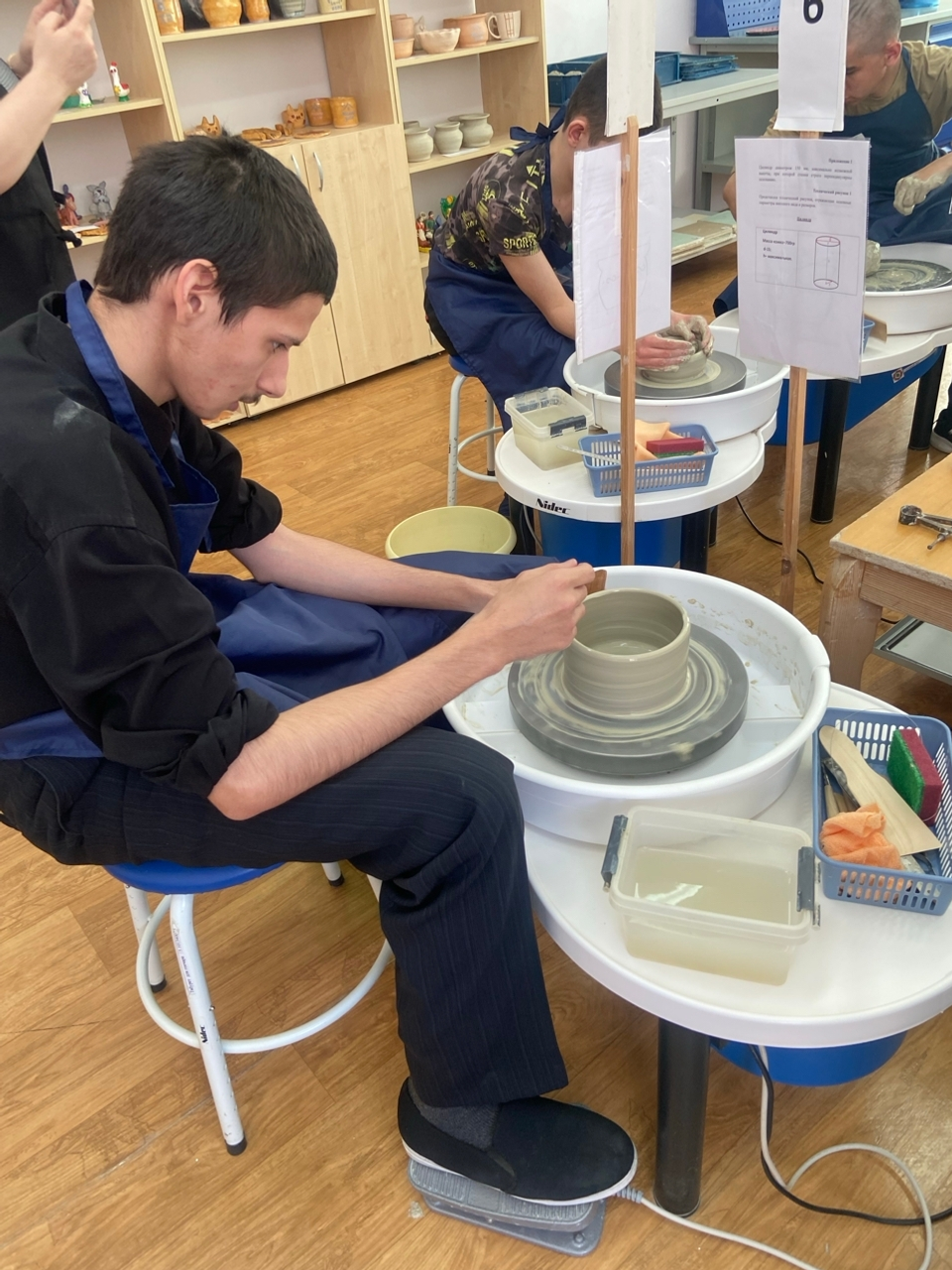 Соревновались юные гончары