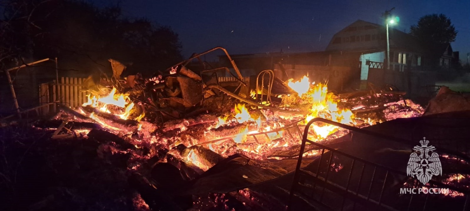 Житель Башкирии спас беременную супругу и годовалую дочку при пожаре