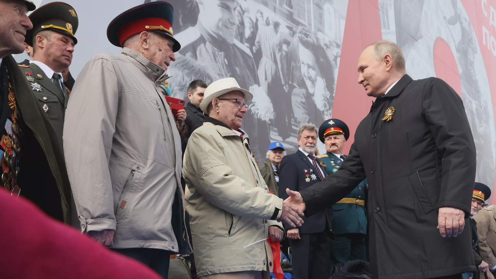 Путин принял парад на Красной площади