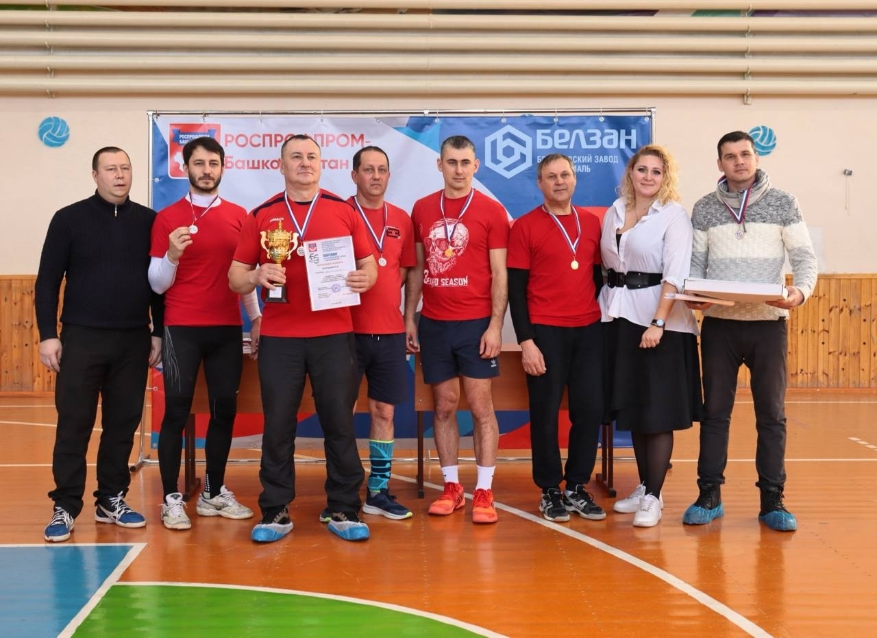 Волейбол объединил поколения