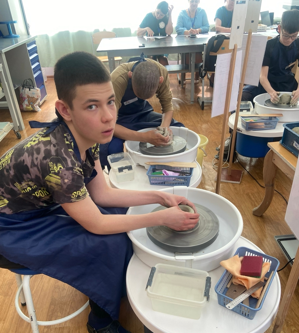 Соревновались юные гончары