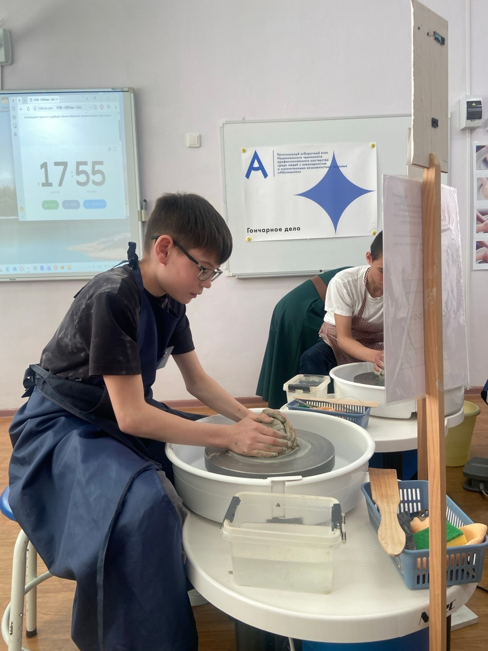 Соревновались юные гончары