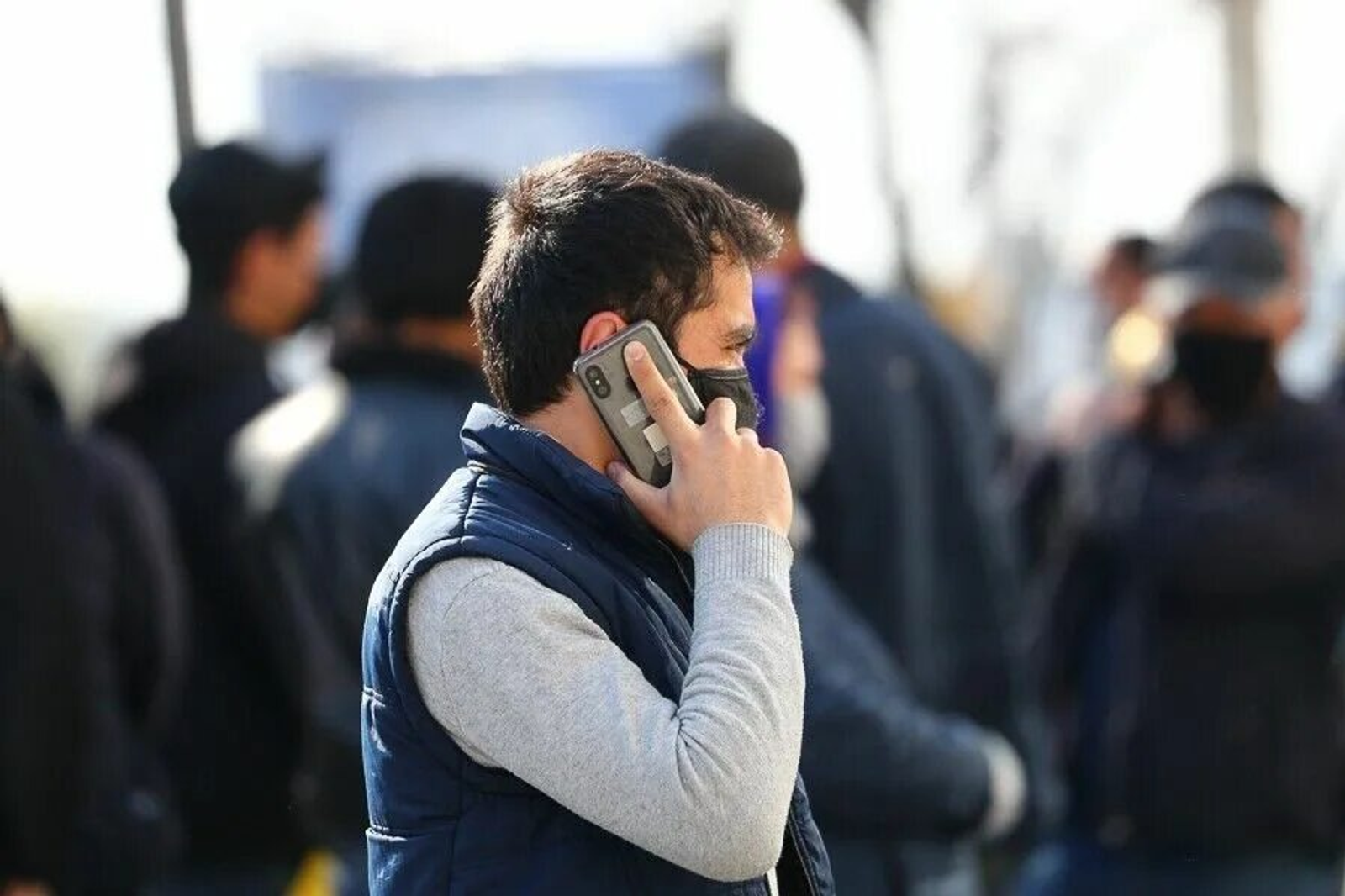 Иностранцам нужно переоформить SIM-карты до 1 июля 2025 года