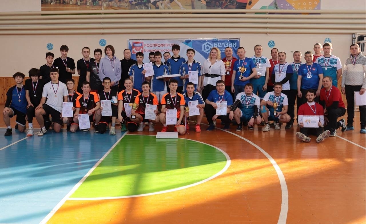 Волейбол объединил поколения